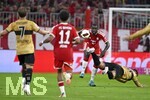28.08.2026, Fussball Bundesliga 2026/2027, 1.Spieltag, FC Bayern München - VfB Stuttgart, in der Allianz-Arena München,   Dayot Upamecano (FC Bayern München) setzt sich durch



