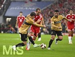 28.08.2026, Fussball Bundesliga 2026/2027, 1.Spieltag, FC Bayern München - VfB Stuttgart, in der Allianz-Arena München,   v.l. Angelo Stiller (Stuttgart) gegen Harry Kane (FC Bayern München) , Deniz Undav (Stuttgart) 


