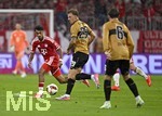 28.08.2026, Fussball Bundesliga 2026/2027, 1.Spieltag, FC Bayern München - VfB Stuttgart, in der Allianz-Arena München,   Nathaniel Brown (FC Bayern München), gegen Finn Jeltsch (Stuttgart) und Angelo Stiller (Stuttgart) 


