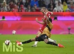 28.08.2026, Fussball Bundesliga 2026/2027, 1.Spieltag, FC Bayern München - VfB Stuttgart, in der Allianz-Arena München,   v.l. Tiago Tomas (Stuttgart) gegen Konrad Laimer (FC Bayern München) 


