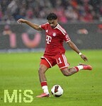 28.08.2026, Fussball Bundesliga 2026/2027, 1.Spieltag, FC Bayern München - VfB Stuttgart, in der Allianz-Arena München,   Nathaniel Brown (FC Bayern München) am Ball.


