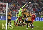 28.08.2026, Fussball Bundesliga 2026/2027, 1.Spieltag, FC Bayern München - VfB Stuttgart, in der Allianz-Arena München,   Torwart Fabian Bredlow (Stuttgart) wehrt den Ball ab.


