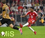 28.08.2026, Fussball Bundesliga 2026/2027, 1.Spieltag, FC Bayern München - VfB Stuttgart, in der Allianz-Arena München,   Michael Olise (FC Bayern München) trifft zum 2:1 vorbei an Finn Jeltsch (Stuttgart) 


