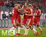 28.08.2026, Fussball Bundesliga 2026/2027, 1.Spieltag, FC Bayern München - VfB Stuttgart, in der Allianz-Arena München,   Torjubel nach dem 2:1 V.L. Luis Diaz (FC Bayern München), Michael Olise (FC Bayern München), Harry Kane (FC Bayern München), Joshua Kimmich (FC Bayern München) und Alphonso Davies (FC Bayern München) 

