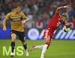 28.08.2026, Fussball Bundesliga 2026/2027, 1.Spieltag, FC Bayern München - VfB Stuttgart, in der Allianz-Arena München,   v.l. Finn Jeltsch (Stuttgart) gegen Luis Diaz (FC Bayern München) 


