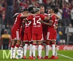 28.08.2026, Fussball Bundesliga 2026/2027, 1.Spieltag, FC Bayern München - VfB Stuttgart, in der Allianz-Arena München,   Torjubel der Bayern v.l. Aleksandar Pavlovic (FC Bayern München), Dayot Upamecano (FC Bayern München), Alphonso Davies (FC Bayern München), Luis Diaz (FC Bayern München), Harry Kane (FC Bayern München), Joshua Kimmich (FC Bayern München) und Michael Olise (FC Bayern München) 


