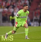 28.08.2026, Fussball Bundesliga 2026/2027, 1.Spieltag, FC Bayern München - VfB Stuttgart, in der Allianz-Arena München,   Torwart Fabian Bredlow (Stuttgart) ist wütend


