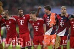 28.08.2026, Fussball Bundesliga 2026/2027, 1.Spieltag, FC Bayern München - VfB Stuttgart, in der Allianz-Arena München,   v.l. Konrad Laimer (FC Bayern München), Nathaniel Brown (FC Bayern München), Joshua Kimmich (FC Bayern München), Torwart Jonas Urbig (FC Bayern München) und Luis Diaz (FC Bayern München)  jubeln


