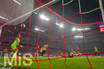 28.08.2026, Fussball Bundesliga 2026/2027, 1.Spieltag, FC Bayern München - VfB Stuttgart, in der Allianz-Arena München, Josha Vagnoman (mitte, am Boden, Stuttgart) erzielt ein Eigentor zum 1:3 gegen Torwart Fabian Bredlow (li, Stuttgart) 


