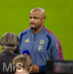 28.08.2026, Fussball Bundesliga 2026/2027, 1.Spieltag, FC Bayern München - VfB Stuttgart, in der Allianz-Arena München, Trainer Vincent Kompany (FC Bayern München) nachdenklich 