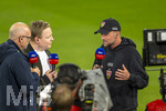 28.08.2026, Fussball Bundesliga 2026/2027, 1.Spieltag, FC Bayern München - VfB Stuttgart, in der Allianz-Arena München, re: Trainer Sebastian Hoeneß (Stuttgart) beim SKY-Sport-Interview am Spielfeldrand mit Patrick Wasserzier 