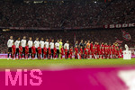 28.08.2026, Fussball Bundesliga 2026/2027, 1.Spieltag, FC Bayern München - VfB Stuttgart, in der Allianz-Arena München, Die Meisterschale steht auf der Stele ausgestellt vor dem Spiel, das Ziel der Träume nach 34 Spieltagen. Beide Mannschaften stellen sich zur Nationalhymne auf.