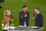 28.08.2026, Fussball Bundesliga 2026/2027, 1.Spieltag, FC Bayern München - VfB Stuttgart, in der Allianz-Arena München, Bundestrainer Jürgen Klopp (mitte, Deutschland) beim SKY-Sport Interview. links: Moderatorin Britta Hofmann, re: Thomas Hitzlsperger 