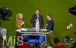 28.08.2026, Fussball Bundesliga 2026/2027, 1.Spieltag, FC Bayern München - VfB Stuttgart, in der Allianz-Arena München, Bundestrainer Jürgen Klopp (mitte, Deutschland) beim SKY-Sport Interview. links: Moderatorin Britta Hofmann, re: Thomas Hitzlsperger 