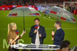 28.08.2026, Fussball Bundesliga 2026/2027, 1.Spieltag, FC Bayern München - VfB Stuttgart, in der Allianz-Arena München, Bundestrainer Jürgen Klopp (mitte, Deutschland) beim SKY-Sport Interview. links: Moderatorin Britta Hofmann, re: Thomas Hitzlsperger