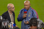 28.08.2026, Fussball Bundesliga 2026/2027, 1.Spieltag, FC Bayern München - VfB Stuttgart, in der Allianz-Arena München, re: Trainer Vincent Kompany (FC Bayern München) beim SKY-Sport-Interview am Spielfeldrand mit Patrick Wasserzier  