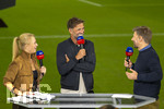 28.08.2026, Fussball Bundesliga 2026/2027, 1.Spieltag, FC Bayern München - VfB Stuttgart, in der Allianz-Arena München, Bundestrainer Jürgen Klopp (mitte, Deutschland) beim SKY-Sport Interview. links: Moderatorin Britta Hofmann, re: Thomas Hitzlsperger 