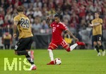28.08.2026, Fussball Bundesliga 2026/2027, 1.Spieltag, FC Bayern München - VfB Stuttgart, in der Allianz-Arena München, Michael Olise (FC Bayern München) Torschuss 