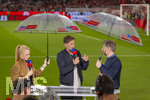 28.08.2026, Fussball Bundesliga 2026/2027, 1.Spieltag, FC Bayern München - VfB Stuttgart, in der Allianz-Arena München, Bundestrainer Jürgen Klopp (mitte, Deutschland) beim SKY-Sport Interview. links: Moderatorin Britta Hofmann, re: Thomas Hitzlsperger