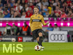 28.08.2026, Fussball Bundesliga 2026/2027, 1.Spieltag, FC Bayern München - VfB Stuttgart, in der Allianz-Arena München, Angelo Stiller (Stuttgart) am Ball 
