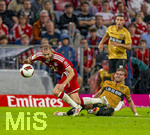 28.08.2026, Fussball Bundesliga 2026/2027, 1.Spieltag, FC Bayern München - VfB Stuttgart, in der Allianz-Arena München, v.li: Konrad Laimer (FC Bayern München) gegen Maximilian Mittelstädt (Stuttgart) 