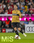 28.08.2026, Fussball Bundesliga 2026/2027, 1.Spieltag, FC Bayern München - VfB Stuttgart, in der Allianz-Arena München, Angelo Stiller (Stuttgart) am Ball 