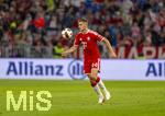 28.08.2026, Fussball Bundesliga 2026/2027, 1.Spieltag, FC Bayern München - VfB Stuttgart, in der Allianz-Arena München, Josip Stanisic (Bayern München) am Ball 