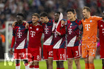 28.08.2026, Fussball Bundesliga 2026/2027, 1.Spieltag, FC Bayern München - VfB Stuttgart, in der Allianz-Arena München, v.li:  Alphonso Davies (FC Bayern München), Tom Bischof (FC Bayern München), Aleksandar Pavlovic (Bayern München) , Alphonso Davies (FC Bayern München), Min-jae Kim (Bayern München, Minjae Kim), Torwart Manuel Neuer (FC Bayern München) Schlussjubel.