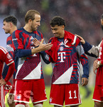 28.08.2026, Fussball Bundesliga 2026/2027, 1.Spieltag, FC Bayern München - VfB Stuttgart, in der Allianz-Arena München, v.li:Harry Kane (FC Bayern München), Nathaniel Brown (FC Bayern München) Schlussjubel.