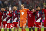 28.08.2026, Fussball Bundesliga 2026/2027, 1.Spieltag, FC Bayern München - VfB Stuttgart, in der Allianz-Arena München, v.li: Aleksandar Pavlovic (Bayern München) , Alphonso Davies (FC Bayern München), Min-jae Kim (Bayern München, Minjae Kim), Torwart Manuel Neuer (FC Bayern München), Dayot Upamecano (FC Bayern München), Hiroki Ito (FC Bayern München) Schlussjubel.