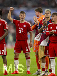 28.08.2026, Fussball Bundesliga 2026/2027, 1.Spieltag, FC Bayern München - VfB Stuttgart, in der Allianz-Arena München, Joshua Kimmich (FC Bayern München) Schlussjubel mit Torwart Jonas Urbig (FC Bayern München) 