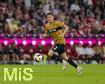 28.08.2026, Fussball Bundesliga 2026/2027, 1.Spieltag, FC Bayern München - VfB Stuttgart, in der Allianz-Arena München, Ramon Hendriks (Stuttgart) am Ball 