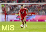 28.08.2026, Fussball Bundesliga 2026/2027, 1.Spieltag, FC Bayern München - VfB Stuttgart, in der Allianz-Arena München, Aleksandar Pavlovic (Bayern München)  am Ball 