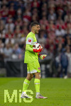 28.08.2026, Fussball Bundesliga 2026/2027, 1.Spieltag, FC Bayern München - VfB Stuttgart, in der Allianz-Arena München, Torwart Fabian Bredlow (Stuttgart) mit dem Ball