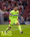 28.08.2026, Fussball Bundesliga 2026/2027, 1.Spieltag, FC Bayern München - VfB Stuttgart, in der Allianz-Arena München, Torwart Fabian Bredlow (Stuttgart) gibt lautstark Anweisungen