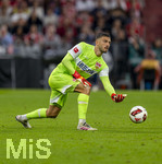 28.08.2026, Fussball Bundesliga 2026/2027, 1.Spieltag, FC Bayern München - VfB Stuttgart, in der Allianz-Arena München, Torwart Fabian Bredlow (Stuttgart) mit dem Ball