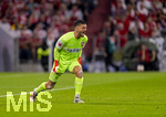 28.08.2026, Fussball Bundesliga 2026/2027, 1.Spieltag, FC Bayern München - VfB Stuttgart, in der Allianz-Arena München, Torwart Fabian Bredlow (Stuttgart) gibt lautstark Anweisungen