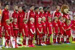 28.08.2026, Fussball Bundesliga 2026/2027, 1.Spieltag, FC Bayern München - VfB Stuttgart, in der Allianz-Arena München,  Aufstellung zur Hymne vor dem ersten Saisonspiel,  Torwart Manuel Neuer (FC Bayern München), Min-jae Kim (Bayern München, Minjae Kim), Konrad Laimer (FC Bayern München), Joshua Kimmich (FC Bayern München), Dayot Upamecano (FC Bayern München), Aleksandar Pavlovic (Bayern München) , Nathaniel Brown (FC Bayern München), Luis Diaz (FC Bayern München), Alphonso Davies (FC Bayern München), Michael Olise (FC Bayern München), Harry Kane (FC Bayern München) 