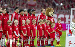 28.08.2026, Fussball Bundesliga 2026/2027, 1.Spieltag, FC Bayern München - VfB Stuttgart, in der Allianz-Arena München,  Aufstellung zur Hymne vor dem ersten Saisonspiel,  Joshua Kimmich (FC Bayern München),  Dayot Upamecano (FC Bayern München), Aleksandar Pavlovic (Bayern München) , Nathaniel Brown (FC Bayern München), Luis Diaz (FC Bayern München), Alphonso Davies (FC Bayern München), Michael Olise (FC Bayern München), Harry Kane (FC Bayern München) 