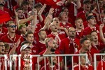 28.08.2026, Fussball Bundesliga 2026/2027, 1.Spieltag, FC Bayern München - VfB Stuttgart, in der Allianz-Arena München, Bayernfans singen ihre Lieder.
