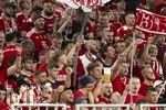 28.08.2026, Fussball Bundesliga 2026/2027, 1.Spieltag, FC Bayern München - VfB Stuttgart, in der Allianz-Arena München, Bayernfans singen ihre Lieder. 