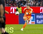 28.08.2026, Fussball Bundesliga 2026/2027, 1.Spieltag, FC Bayern München - VfB Stuttgart, in der Allianz-Arena München, Torwart Manuel Neuer (FC Bayern München) Schuss