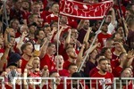 28.08.2026, Fussball Bundesliga 2026/2027, 1.Spieltag, FC Bayern München - VfB Stuttgart, in der Allianz-Arena München, Bayernfans singen ihre Lieder. 
