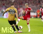 28.08.2026, Fussball Bundesliga 2026/2027, 1.Spieltag, FC Bayern München - VfB Stuttgart, in der Allianz-Arena München, v.li: Finn Jeltsch (Stuttgart) gegen Luis Diaz (FC Bayern München) 