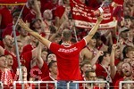 28.08.2026, Fussball Bundesliga 2026/2027, 1.Spieltag, FC Bayern München - VfB Stuttgart, in der Allianz-Arena München, Bayernfans singen ihre Lieder. 