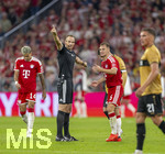 28.08.2026, Fussball Bundesliga 2026/2027, 1.Spieltag, FC Bayern München - VfB Stuttgart, in der Allianz-Arena München, Schiedsrichter Sören Storks, Joshua Kimmich (FC Bayern München), 