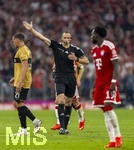 28.08.2026, Fussball Bundesliga 2026/2027, 1.Spieltag, FC Bayern München - VfB Stuttgart, in der Allianz-Arena München, Schiedsrichter Sören Storks pfeift, Grischa Prömel (Stuttgart), 