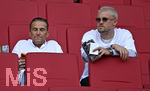 30.08.2026, Fussball Bundesliga 2026/2027, 1.Spieltag, FC Augsburg - FC Schalke 04, in der WWK-Arena Augsburg, Martin Max mit Sohn Philipp Max (FC Augsburg).


