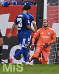 30.08.2026, Fussball Bundesliga 2026/2027, 1.Spieltag, FC Augsburg - FC Schalke 04, in der WWK-Arena Augsburg, Torwart Loris Karius (FC Schalke 04) geschlagen am Boden.


