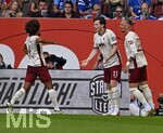 30.08.2026, Fussball Bundesliga 2026/2027, 1.Spieltag, FC Augsburg - FC Schalke 04, in der WWK-Arena Augsburg, 
v.l. Han-Noah Massengo (FC Augsburg), Michael Gregoritsch (FC Augsburg) und Marius Wolf (FC Augsburg) jubeln.

